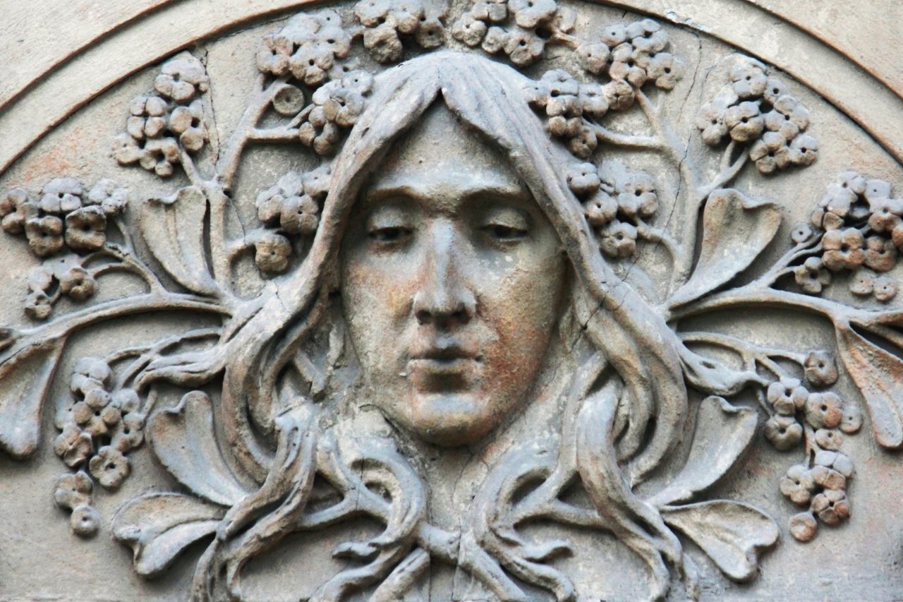 Gesichtsrelief der Göttin Hera