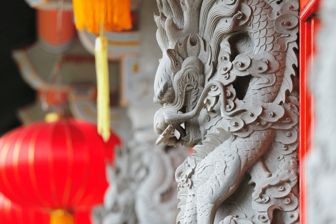 Statue von Long Wang, dem chinesischen Drachenkönig