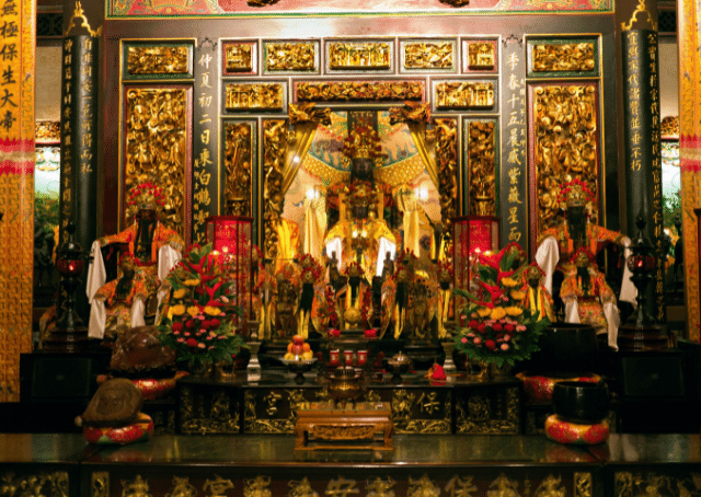 Statue von Pangu, dem Schöpfer der Welt