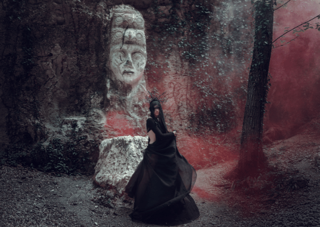 Darstellung der Göttin Morrígan als Frau