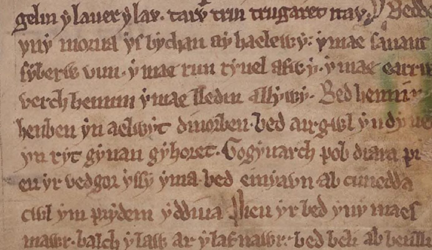 Schwarzes Buch von Carmarthen, Folio 35r, mit der Erwähnung des Grabes von Hennin Henben in der vierten und fünften Zeile