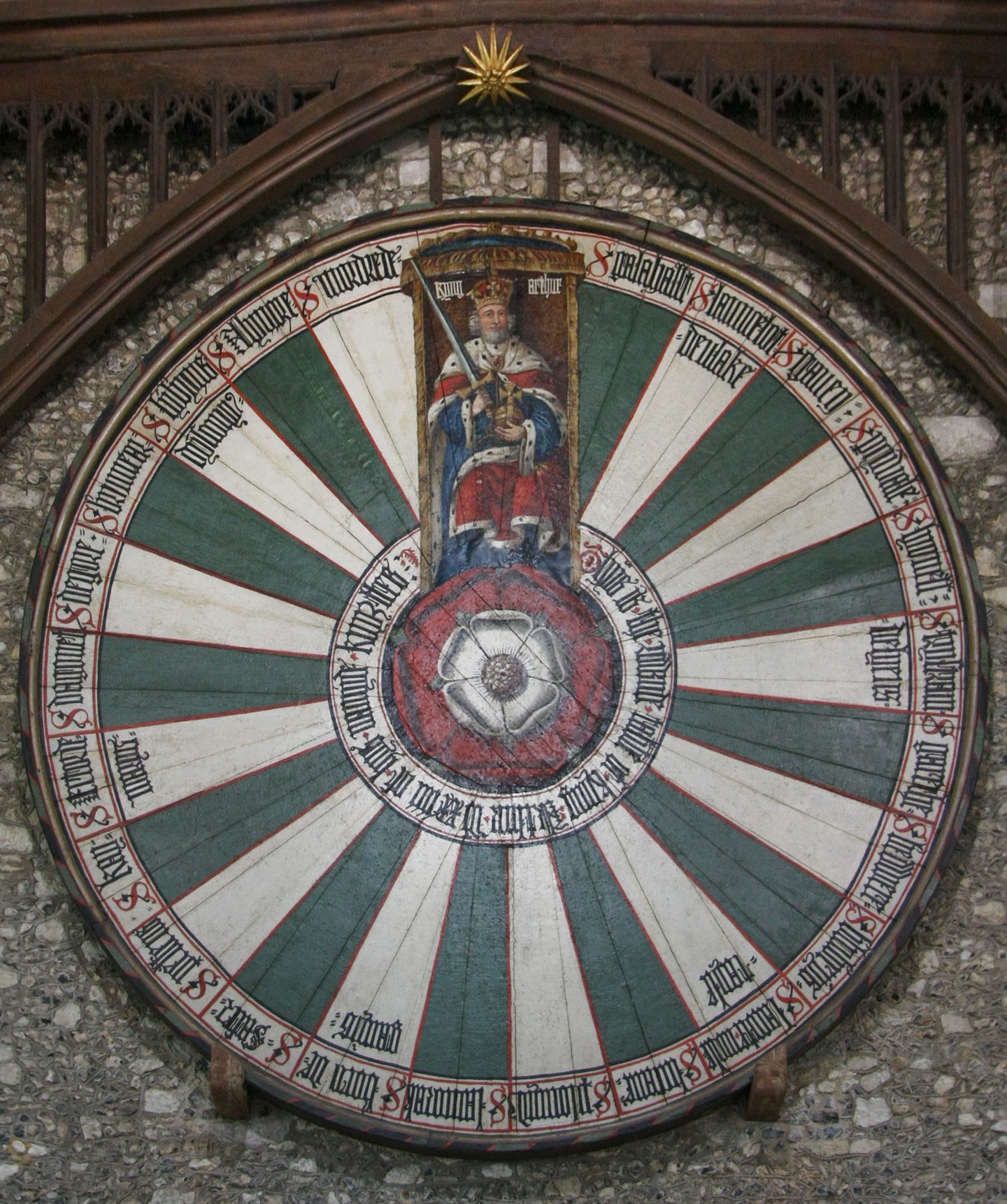 Bild des bemalten Tisches im Great Hall von Winchester Castle, der die Tafelrunde des legendären Königs Arthur darstellt