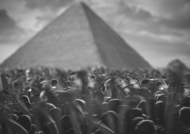 Concert in front of the pyramids in Egypt in honor of Umm Kulthum