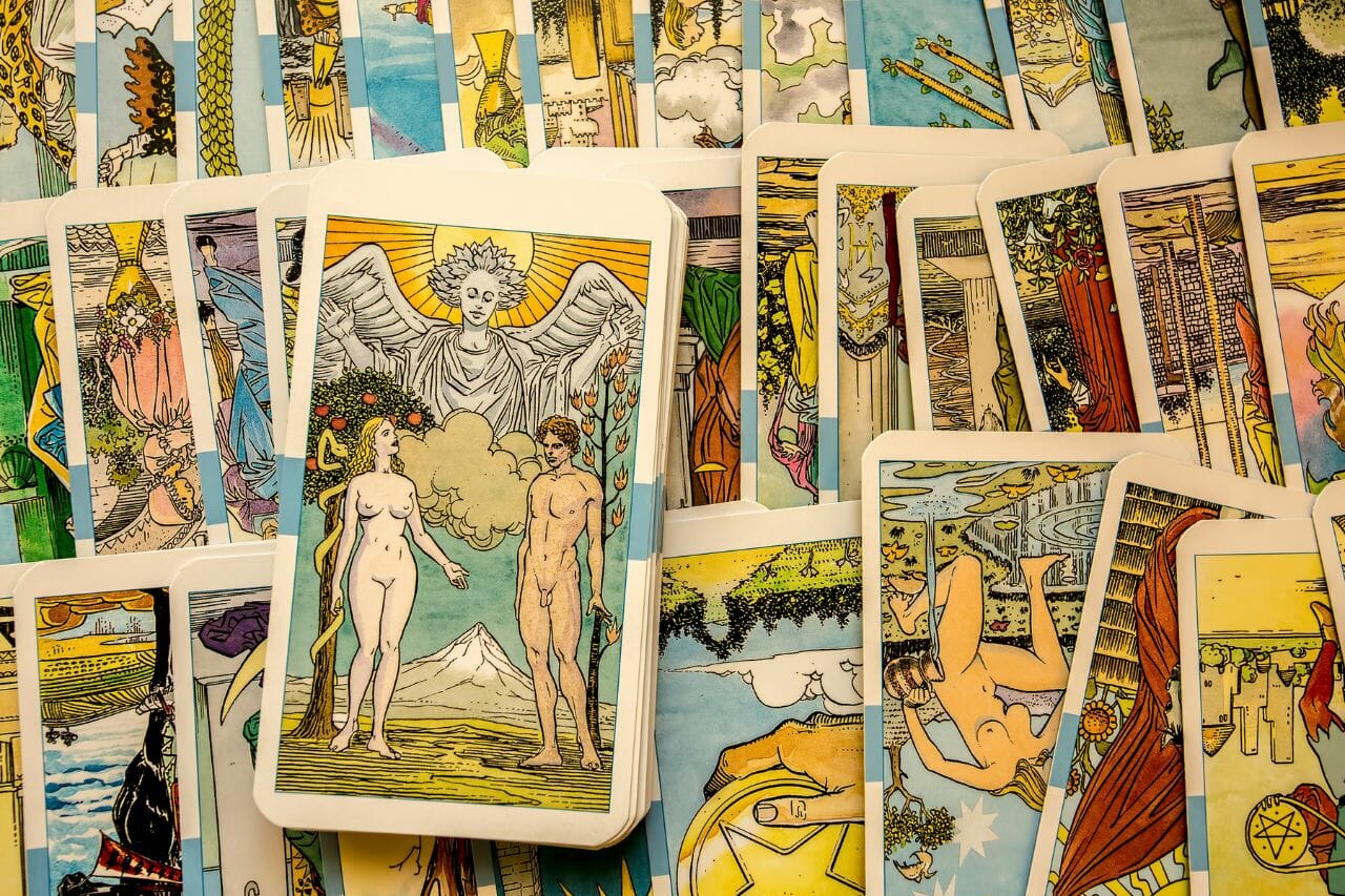 Schicksal vs. Bestimmung in der antiken Literatur und Mythologie