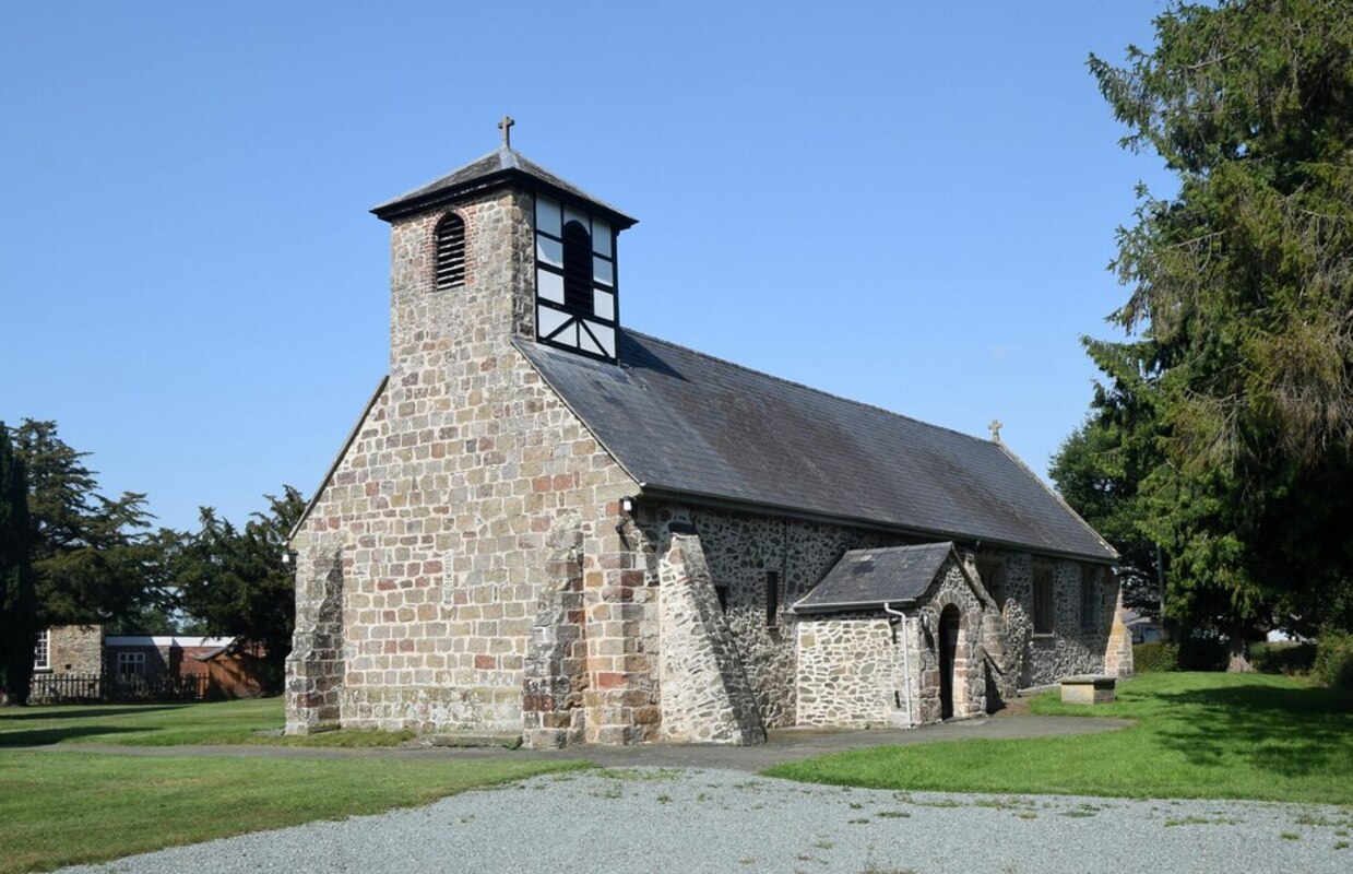 Llandrinio Kirche, die angebliche Ruhestätte von Llacheu, Sohn Arthurs. Foto von Bill Harrison, CC-BY 2.0