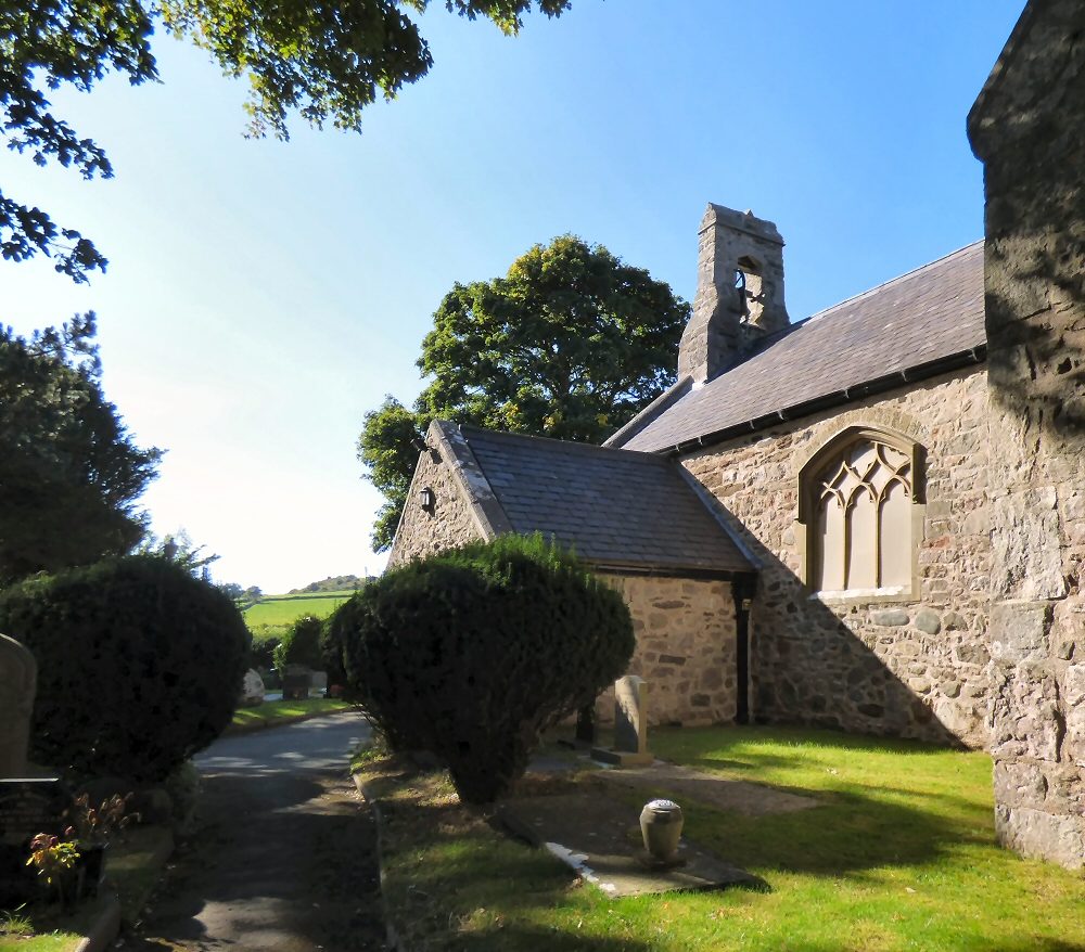 Die Kirche in Llanrhos, wo der Überlieferung zufolge Maelgwn starb. Foto von Gerald England, CC-BY 2.0