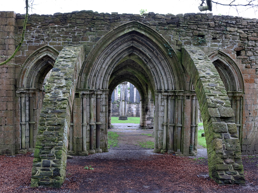 Ruinen der Margam Abbey, traditionell die Grabstätte von Morgan ap Athrwys, der historischen Figur hinter dem legendären Morgan, Sohn König Artus'