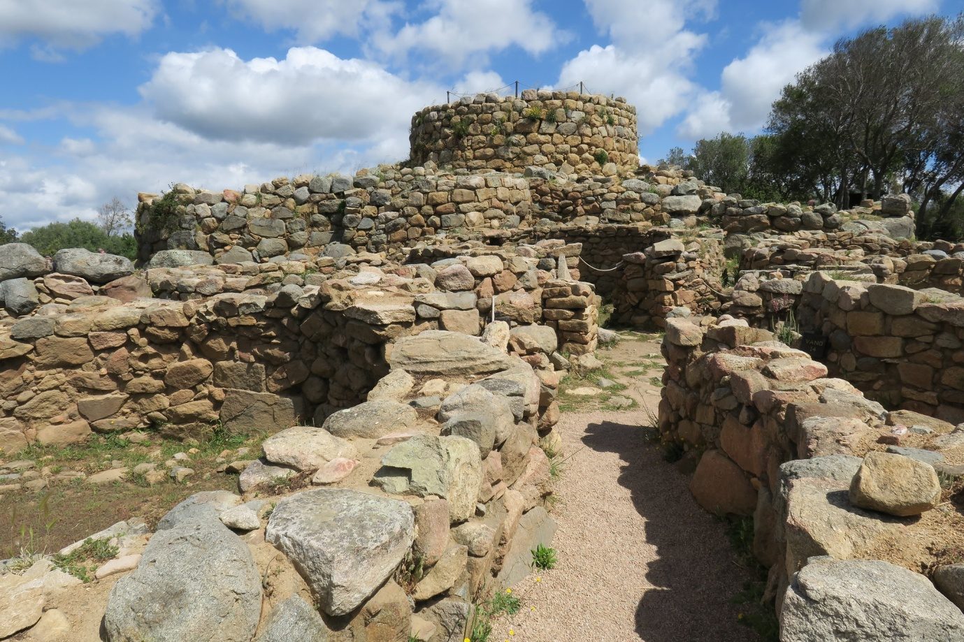 Ruinen der Nuraghenkultur auf Sardinien. Foto von Rolf Dietrich Brecher, CC-BY 2.0