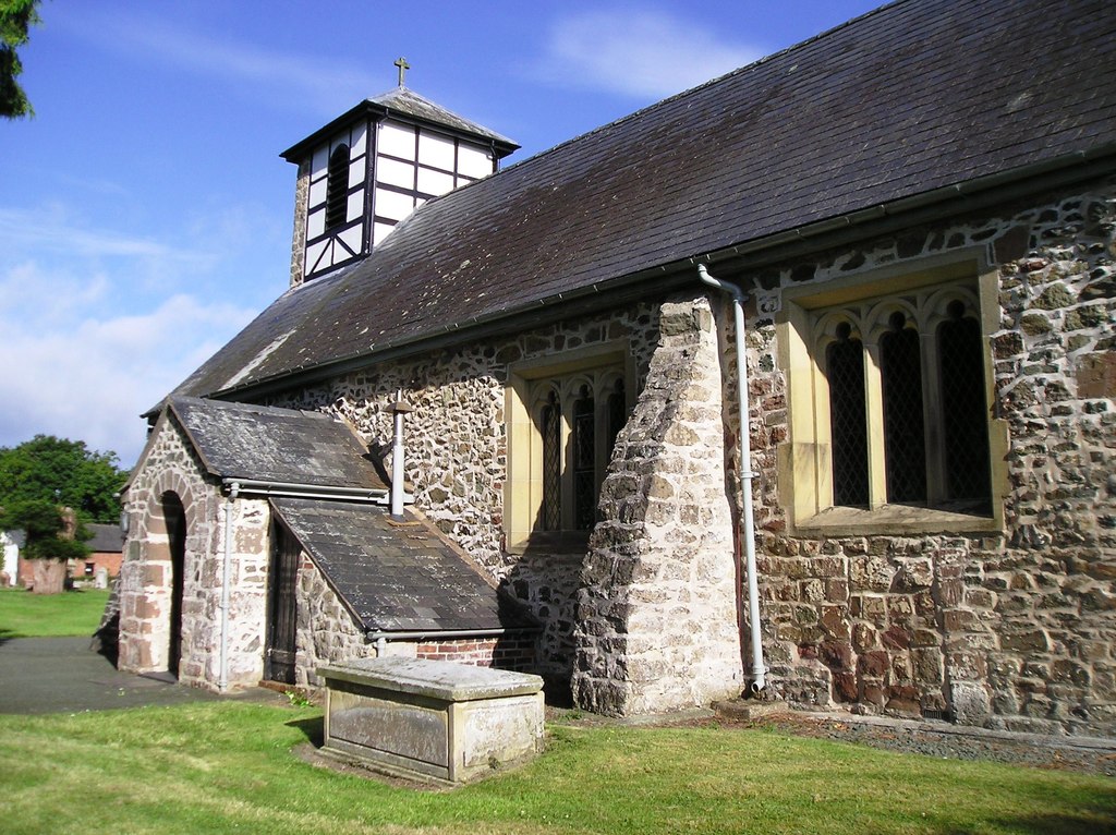 Blick auf die Kirche von Llandrinio, den angeblichen Ruhestätte von Artus' Sohn Llacheu. Foto von Chris Andrews, CC BY-SA 2.0