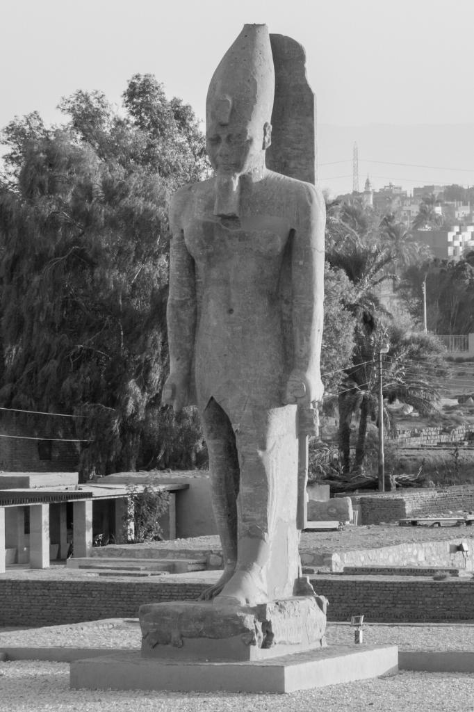 Pharaoh Amenhotep statue
