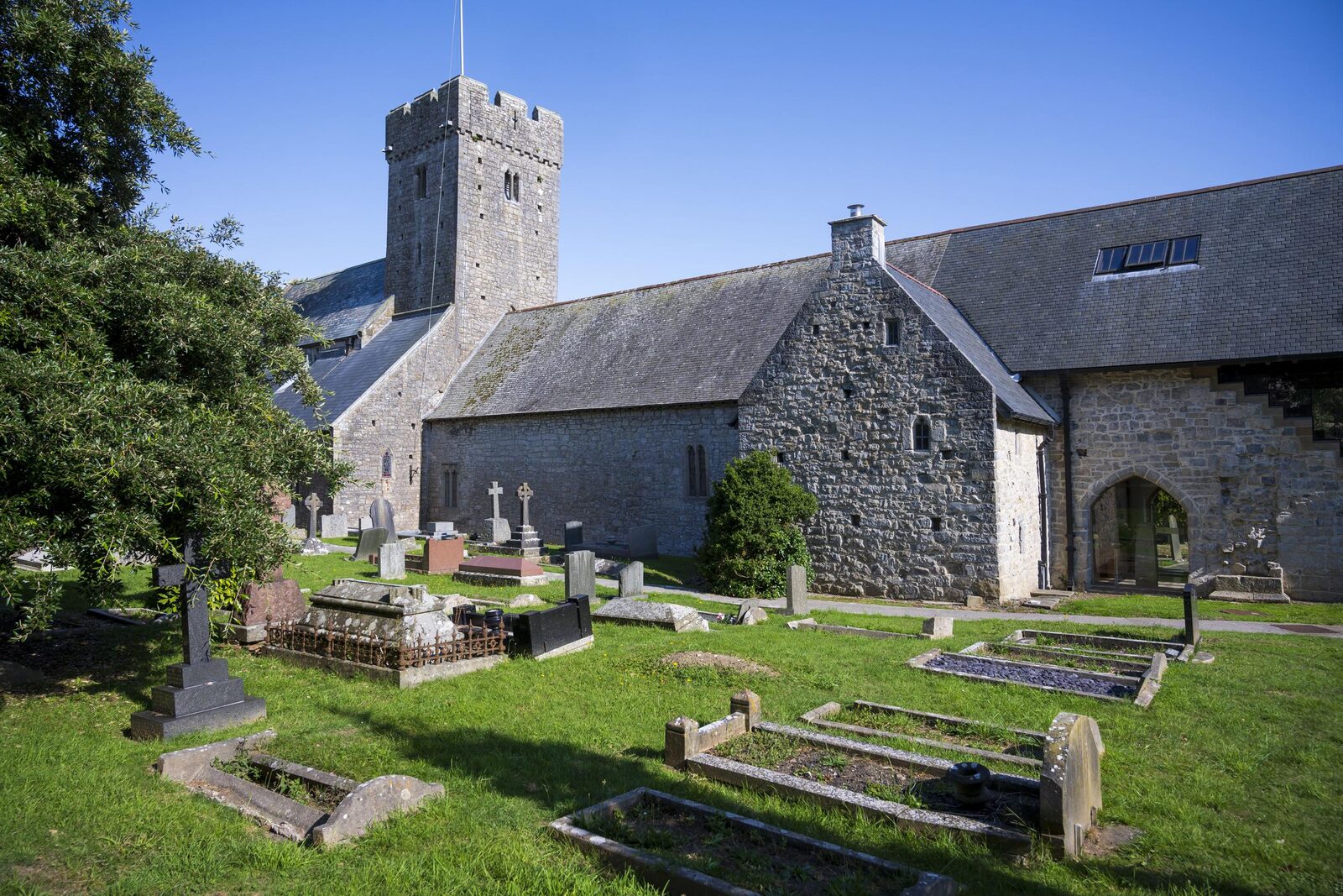 Llanilltud Fawr, der Ort der beliebten religiösen Schule Illtuds