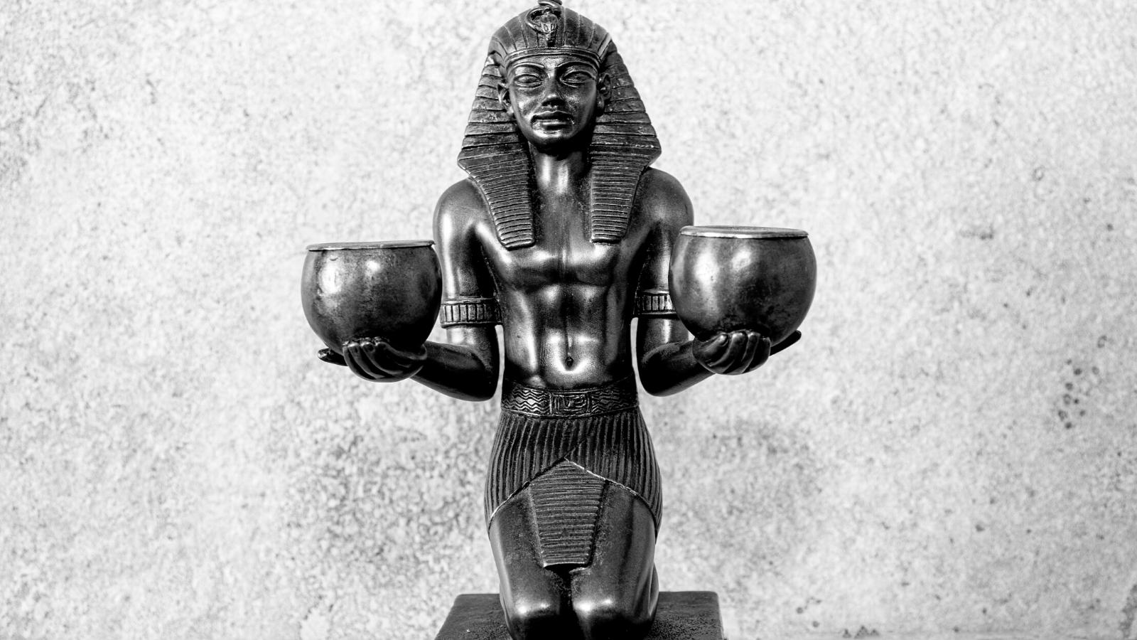 Amenhotep II: Der geschickte Bogenschütze und Pharao der 18. Dynastie