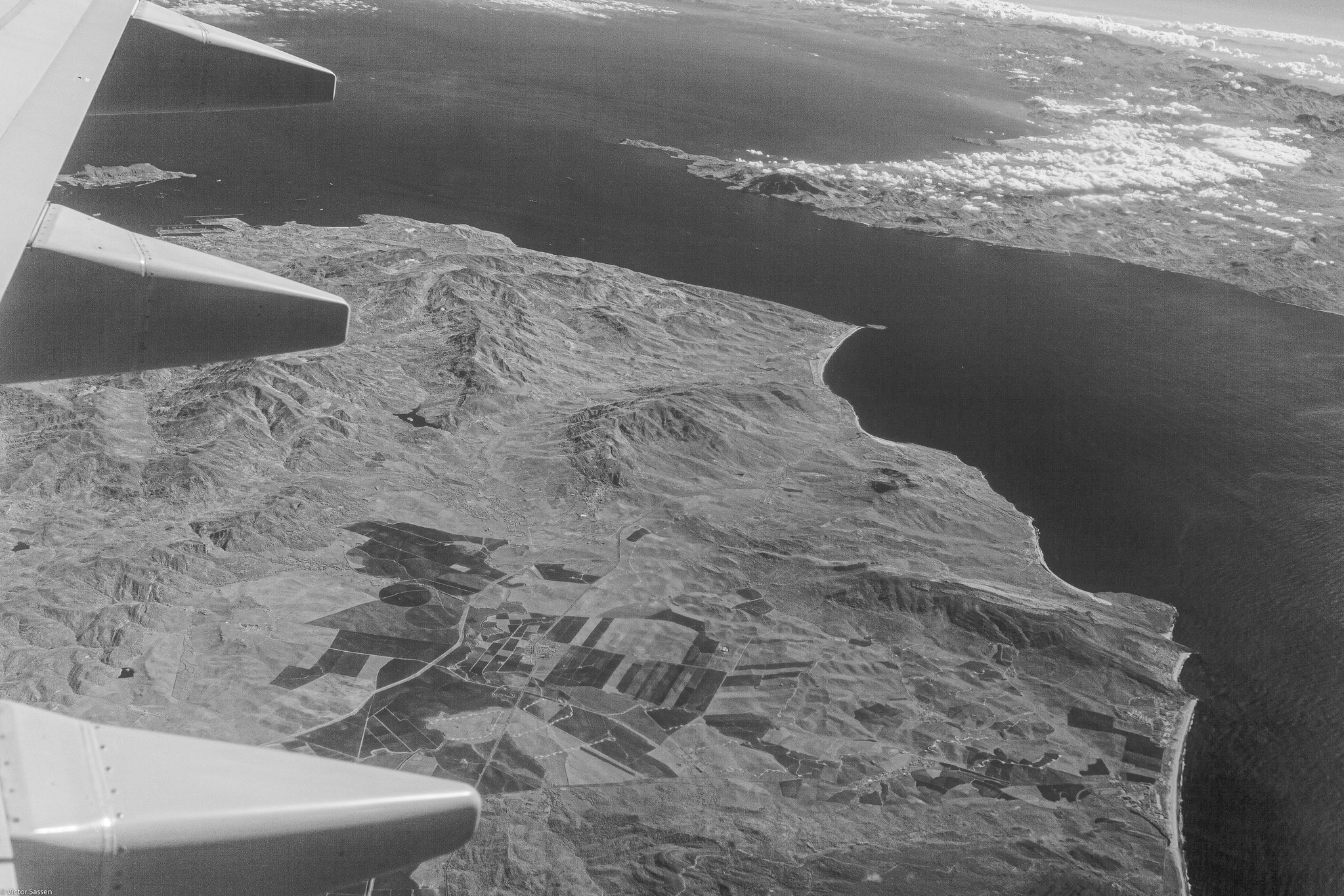 Luftaufnahme der Straße von Gibraltar, durch die einige Theorien die Insel Scheria verorten