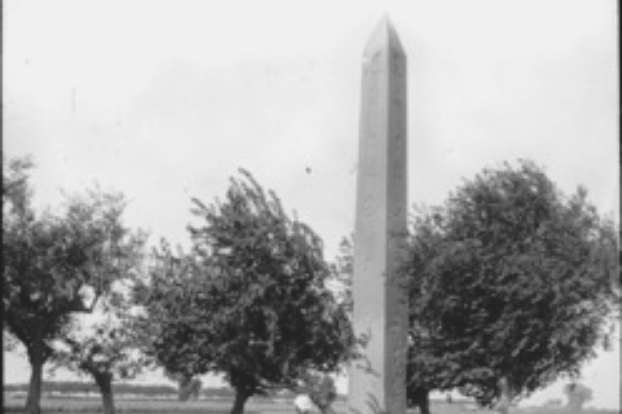 Welchen Zweck erfüllen der Obelisk von Senusret und andere Obelisken heute?