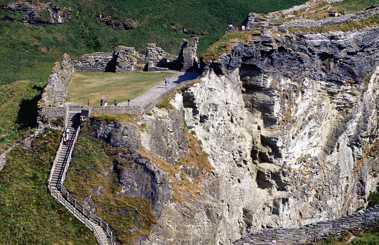 Tintagel, Cornwall, Gorlois’ legendärer Hof. Foto von Stephen Mckay, CC-BY 2.0