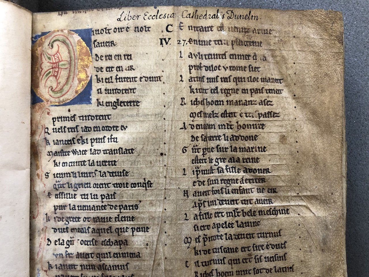 Beginn von Waces Roman de Brut, Manuskript aus dem späten 12. Jahrhundert